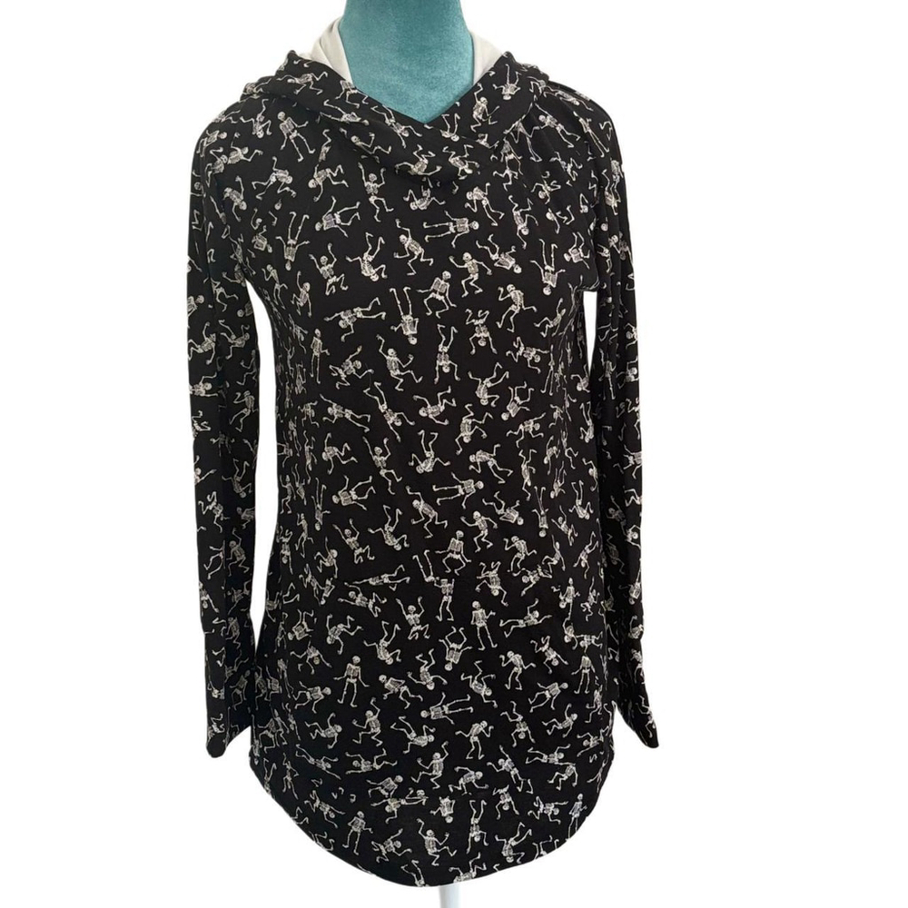 LuLaRoe lightweight dancing skeletons hoodie

Size small
